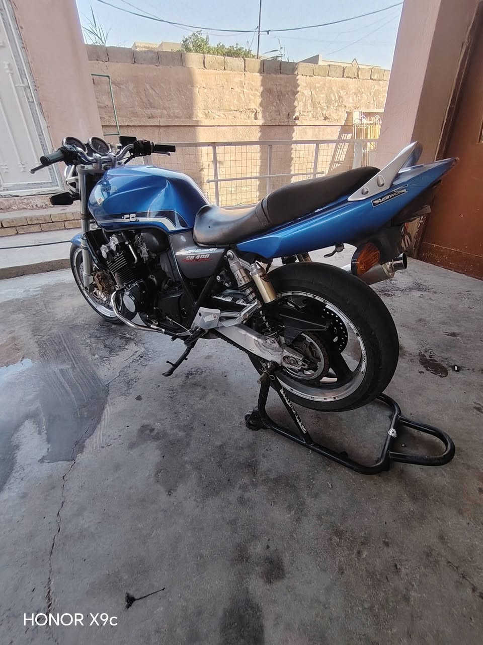 للبيع cb400 هايبر ١٦ ولف دراجه جديده شوفت عينكم السعر ١٧ الشراي يتصل ***********
