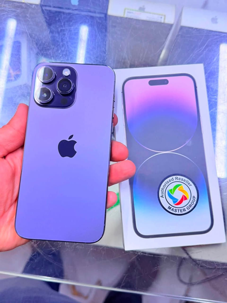 ايــفون 14 برو مـاكس
ضمان شركة ماسـتر الشرق الأوسط AAA 
نضافته 100/100 ذاكرته 256 . وسعره جداً حلو ومميز راسلونا وراح نكون بخدمتكم . 

قطعة مرتبة  بالعافية الي يحصله وياخذة  
(((  اكتب تم بالخاص يجيك السعر مباشرة ))) 

وشعندك للبيع او مرواس نشتري كلشي عنواني النجف ***********
 رقمي بي واتساب او راسلني على صفحتي الفيس (( امير ايفون ))

