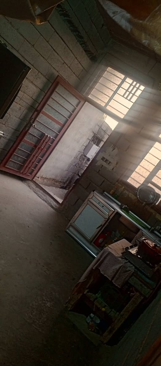 يوجد بيت للبيع في قريه المختار السعر 37 وبي مجال يحتوي ع غرفه وصاله ومناور اثنين ومطبخ واستقبال وطرمه وصحيات للاستفسار ع رقم الاتي 

***********
