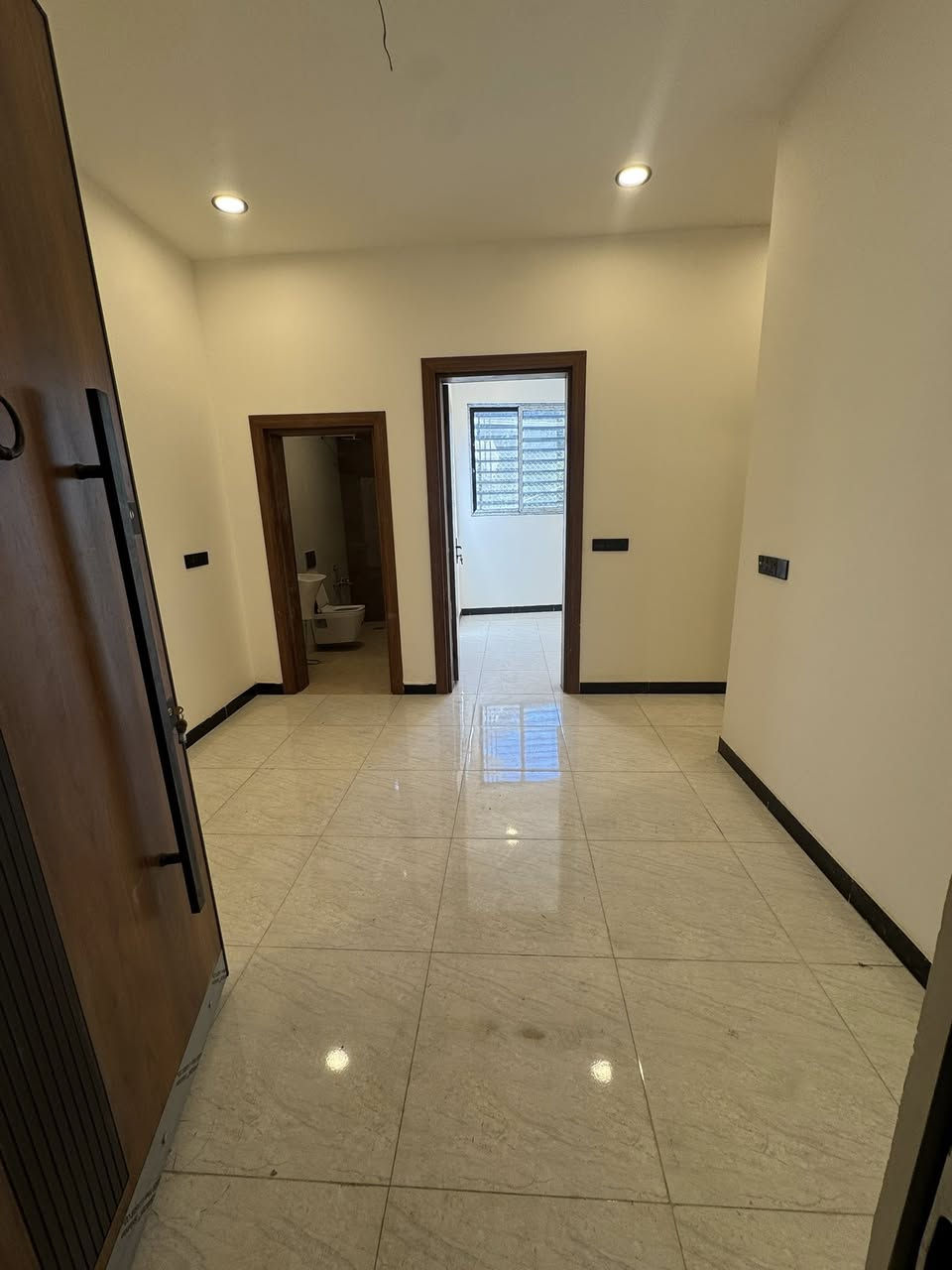 شقة ملك صرف طابو
طابق ارضي 

مساحة الشقة 65 متر

تحتوي على 

غرفة نوم + صالة + خدمات + منور 

الموقع 📍

الاعظمية 📍

خلف كلية  ابن الهيثم 📍

(السعر 100 مليون )

بحالة الاستثمار تؤجر(  500 الف )

للاستفسار ☎️

📞***********
