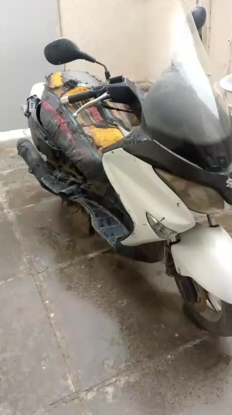 السلام عليكم ورحمة الله سكاي ولف مديل ٢٠١٨مكينه ٢٥٠ دراجه اخت  الجديده الدراجه صار بيهه حادث الله يجفيكم الشر طكت قنينه مال غاز بصفه وماعت الكفرات والكشن  والصونده مال بريك خلفي الدراجه مزوعه موصفات حساسات فول اي بي سي مانع انزلاق تدفئه يدات تدفئه كشن مثبت سرعه دراجه متروكه صار فوك السنه شغاله كلشي مابيهه فقط مكينه بيهه صوت زنجيل شلعه ومعدل اتخبل اورق كامله كمرك مدفوع سعر ٣٥٠ وبيهه مجال مكاني بغداد الحسينية مال رشديه
*********** وبيه مجال للطيبين مكلف بل نشر
