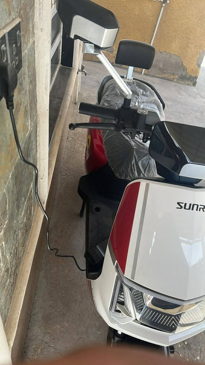 سلام عليكم دراجه شحن جديده زيرو صارلها يومين من طالعه سعر مليون وبيه مجال بغداد ناحيه الرشيد ‭
‭0773 745 7443‬ ‬
