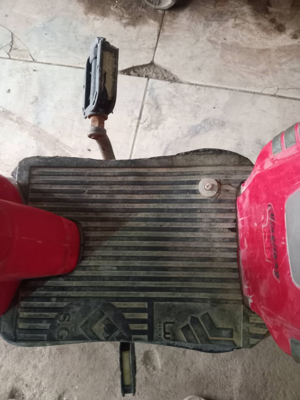 السلام عليكم درجه شحن لبيع تايرات جديده كلشي جديد بس نقص بطاريات هيه بيه بطاريات بس تعبانات سعر 100 وبيه مجال استفسار خاص او رقم ***********
