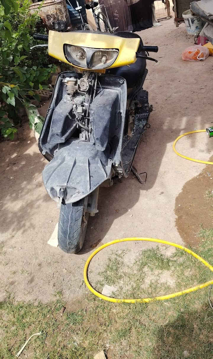 السلام عليكم شباب دراجه فراشه نثيه 140 قبل اسبوع جاي امشي بيه وطفت ما اعرف شنو العطل ابيع كومت ابيع دراجه طافيه. حديد. ناريه قويه. جانت قبل شلعه ومعدل وتشتغل سلف هم الشاصي ولضفيره كفاله شرط السعر 125 وبيه مجال حك الجيه.. ***********واتساب
