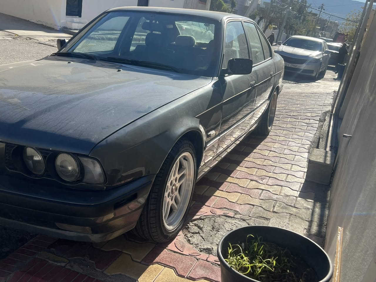 سلاو خوا لەهەموو لایەک
BMW525 ئۆتۆماتیک 
تەبریدە 
سلایتە
جام کارەبایە
نو فۆرمگایە 
 مۆدلی ٩٢ عمق بۆیاخکی جوان کروە کام خراوەتە سەر پلیت
 پشوداوی کراوە بە ٩٥ بە تر شەکانیەوە ئستە ٤ تایەو ولی M لە ژیرە
 رەقەم سلیمانیە برۆ بکە بە ناوتوە سەنوی بە سەر چوە
لیدروکی لای سەکنی هەیە جوان چاک کراوەتەوە
 تۆزک ناو گرتوەسەیارەکە جایزە ئالو
گۆر دەکەم  بۆ زانیاری زیاتر نام بنیرە *********** وەتسئاپ ڤایبەر @highlight
