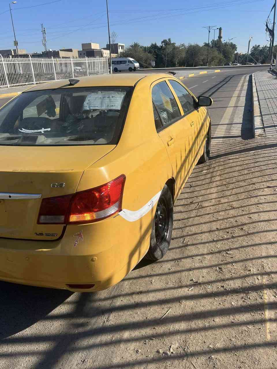 السلام عليكم
بي وايدي 
موديل 13
السيارة نصبته حلوة 
كير ومكينه كفاله 
حداديه إماميه خلفيه جديد
فيت بم جديد كهربائياته كله شغاله 
 تخم تاير جديد 
 رقم السيارة ميسان 
بكان السيارة بغداد 
السعر 42 وبيه مجال لطيبين 
*********** بي واتساب الرقم
