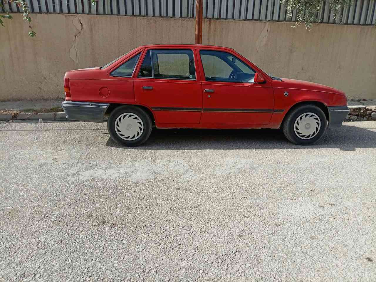 كاديت للبيع مديل 90 محرك وكير شرط 
داخل السياره كلووو جديد  طخم شرط كلوو مبدل اش اكو بالسياره كلوو مبدل وشرطو داخل السياره وخارجها نظيف كلش ***********
