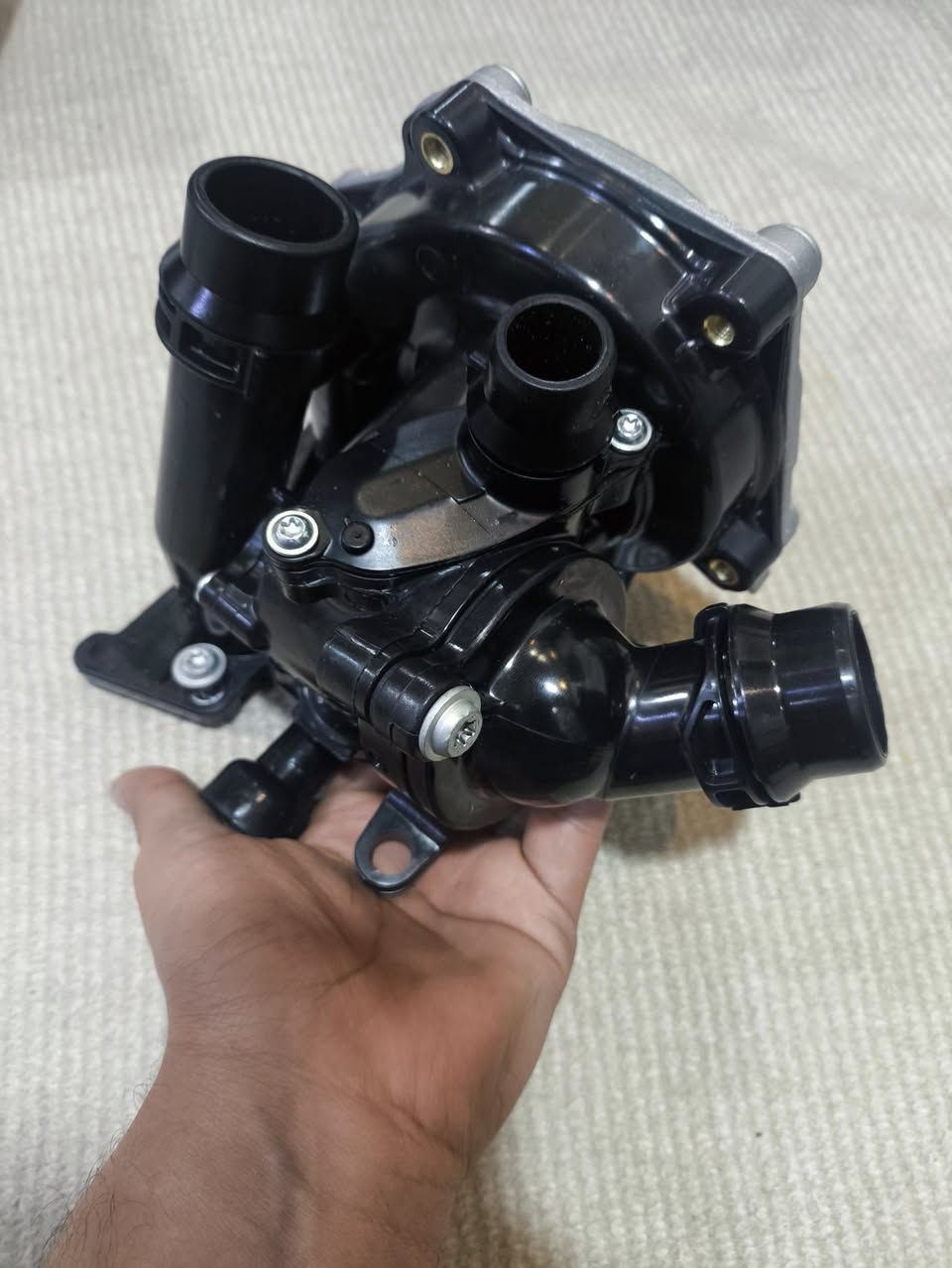 بسم الله الرحمن الرحيم 
Water pump مع ولف حراره 
فولكس فاجن: جولف (GTI/R)، تيجوان، باسات، أرتيون.
أودي: A3, A4, A5, Q5, TT.
سكودا وسيات
تشتغل على محركات التيربو 
السعر 95 فقط 
توجد خدمة توصيل لجميع المحافظات 5 
التواصل واتساب فقط ***********
