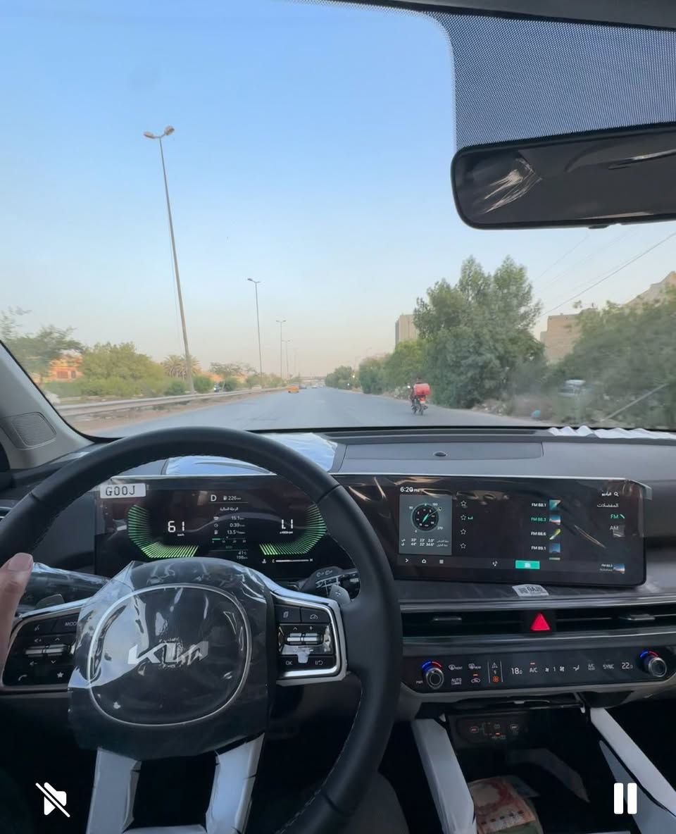 2025⁨ سورنتو موديل
ضمان ( شركة دولية ) 5 سنوات او 100,000 كم 🤷‍♂️

🚙.🪪 ( ماشيه 6 الاف  )😉

🔴محرك 3.5 لتر بقوة 291 

🔴كير مارس اوتوماتيك 8 سرع 

🔴دخول ذكي ( بصمة ) وتشغيل عن بعد 

🔴تحكم ستيرن 

🔴شاشة apple carplay and android auto

🔴 كاميرا خلفية دوارة

🔴حساس امامي وخلفي 

🔴 كراسي كهرباء 

🔴 صندوق كهرباء 

🔴 دشبول الكتروني متصل 

🔴 7 راكب

🔴 3 قطع تبريد 

🔴 مانع انزلاق 

🔴 وضعيات قيادة 

🔴 مساعد نزول المنحدرات 

🔴زر تشغيل واطفاء الحساسات 

🔴اوتو هولد

🔴ويل حجم 20

🔴 شحن لاسلكي

السعر 312

***********

