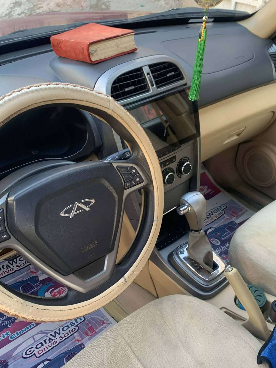 السلام عليكم سياره تيكو موديل14 رقم امريكي جديد سياره فول تخم تأير جديد سياره مال جناي مابيهه لاصبغ ولا طخه كير ميكانيك ييهه جراد بسيط بل قماره وبل بنيد سياره  كامره بك تبريد تدفئه تحويل مباشر ثاني يوم مكاني بغداد الطالبيه فلكه ،83للتوصل واتساب او تصال ***********
