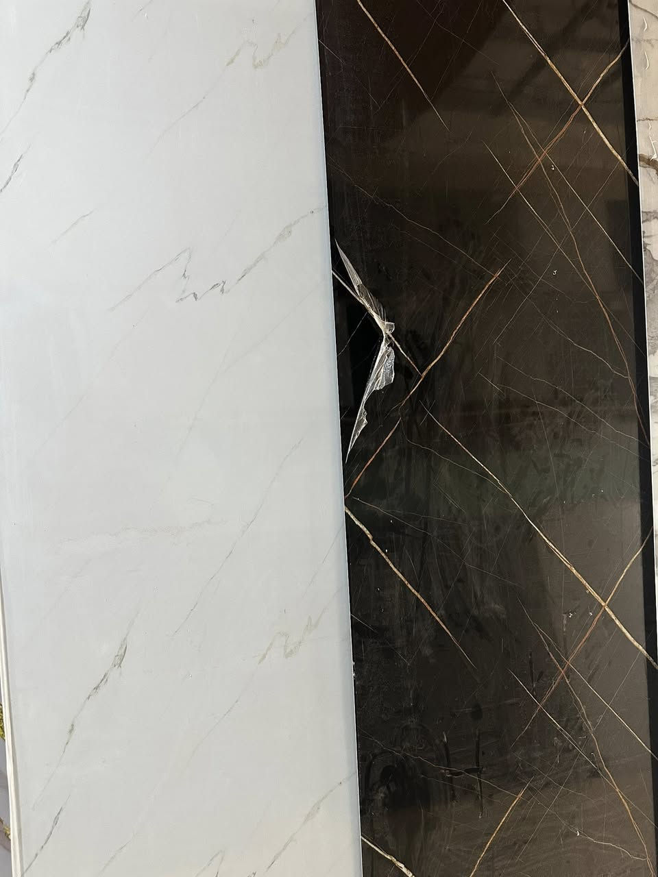 معرض الجواهر للديكورات
كل أنواع الديكورات الحديثة نقشات فوم مختلف الأحجام سحبات فوم بنلات فوم ملكي جبسوم بورد حديد ثقيل سقوف ثانوية مختلف الموديلات جدار بلاستك ثريات انارة بردات زيبرا تركي بديل رخام بديل خشب بديل شيبورد وكل أنواع الديكورات الحديثة
العنوان: مقابل مفرق الزاوية
***********
