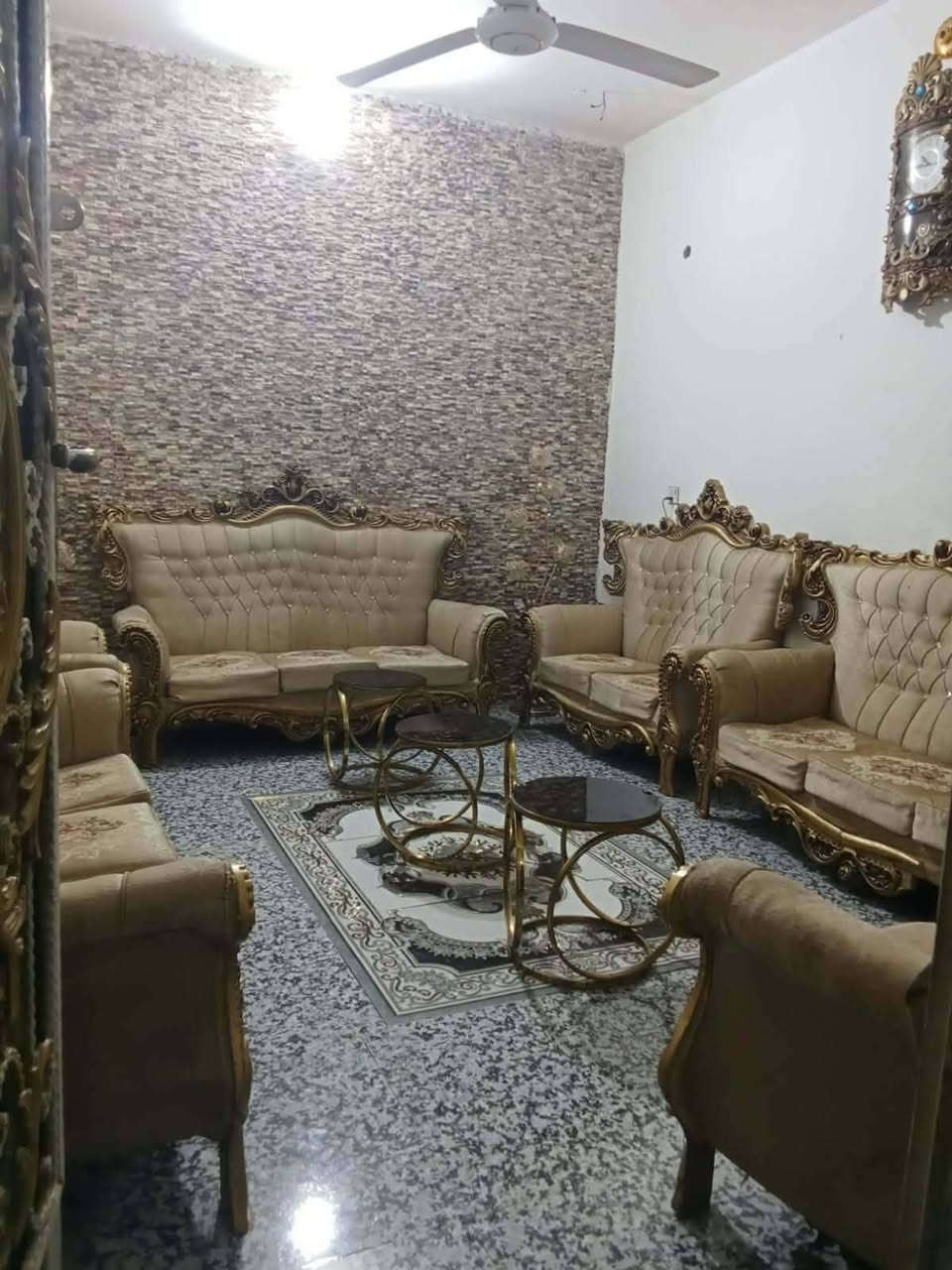 بيت خلفي 100متر حي الفداء سعر 85وبيه مجال  طابقين الطابق الاول غرفه صاله استقبال مطبخ صحيات داخلي خارجي منور والطابق الثاني بيه غرفه وصاله كبيره بناء حديث
للاستفسار الاتصال على ***********
