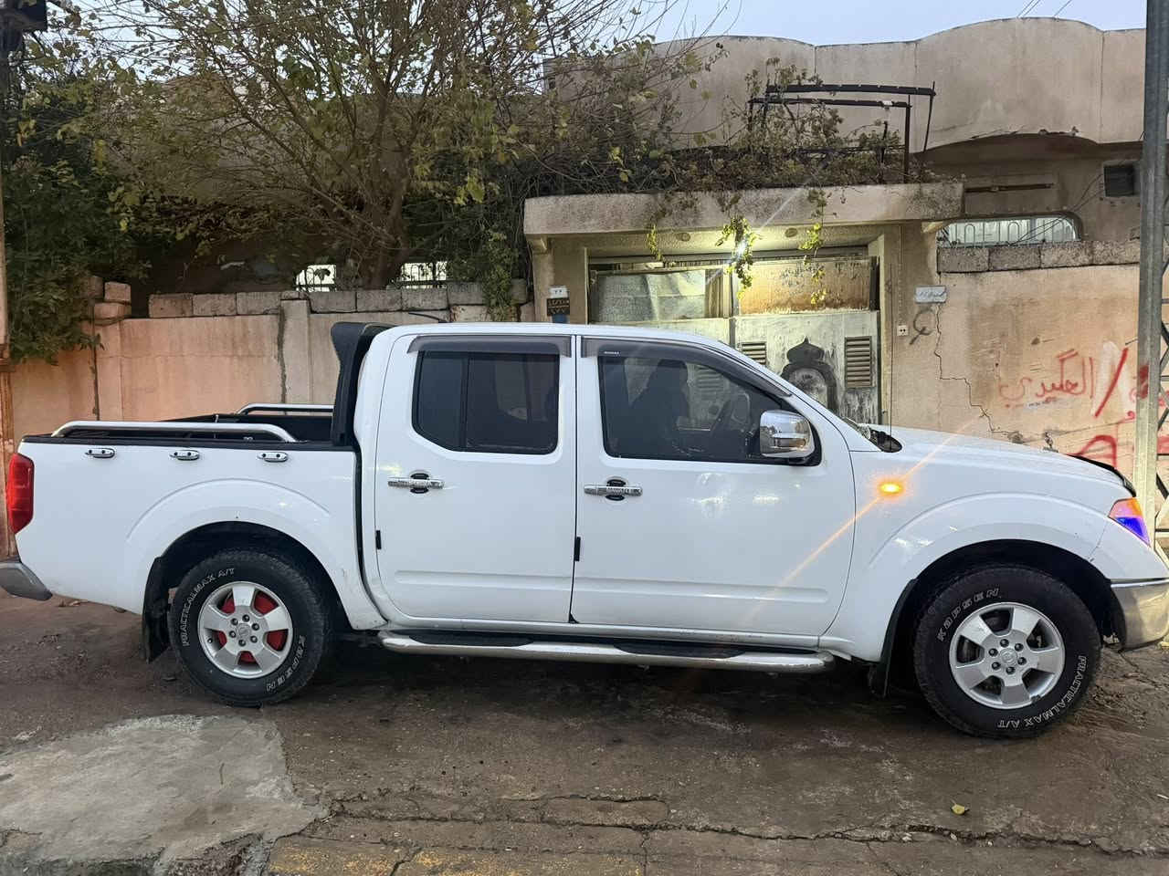 نيفاره للبيع موديل 2009رقم دهوك باسمي كير عادي كلو شرط كير ومحرك مابي أي صبغ بس باب سائق مكان موصل ؟***********السعر 110 وبي مجال
