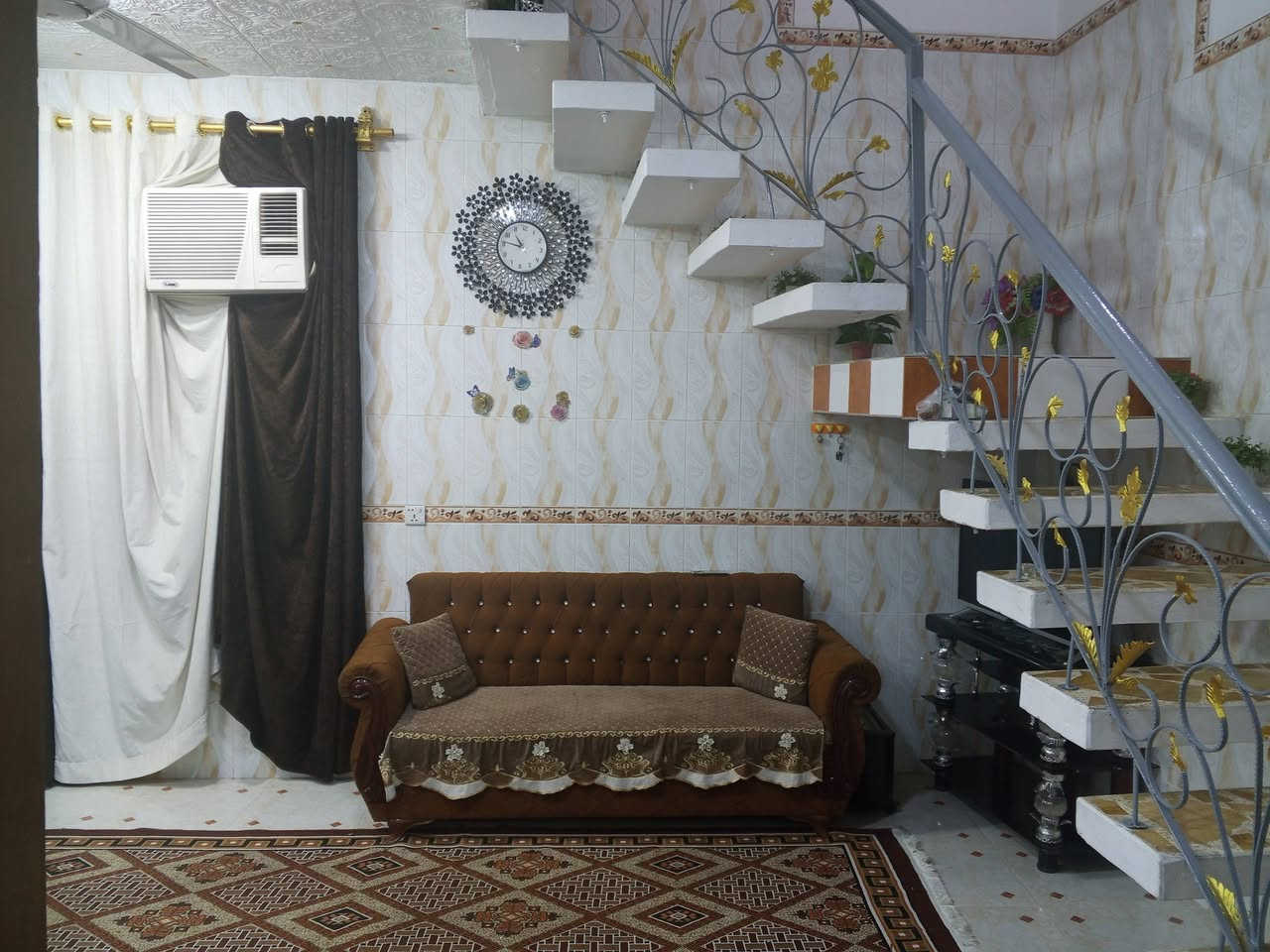 على بركة الله ...
بيت للبيع المساحه 130متر 
جنس العقار طابو زراعي 
الموقع بعقوبه بهرز حي القادسيه 
الشارع العريض    الاتصال ع
***********
