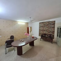 شقه تجاريه للايجار   الموقع/اليرموك محله 612 مقابل جامعة الناجي  المسا...