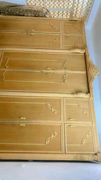 الرتفاع مترتين و٥٥ وطول ٣مترات وسبعين قبل خمس اشهر فصلتا رقم الهاتف ***********
