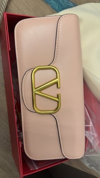 شنطة فالنتينو • ختم