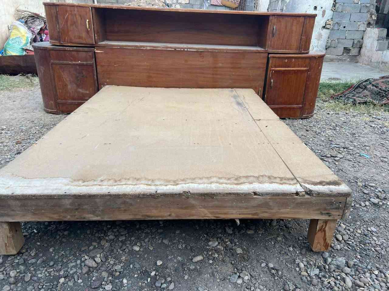 غرفة اخشاب عراقي فطر مابيهه نقص بس كنتور الي يريدهه يتفضل
***********
***********
