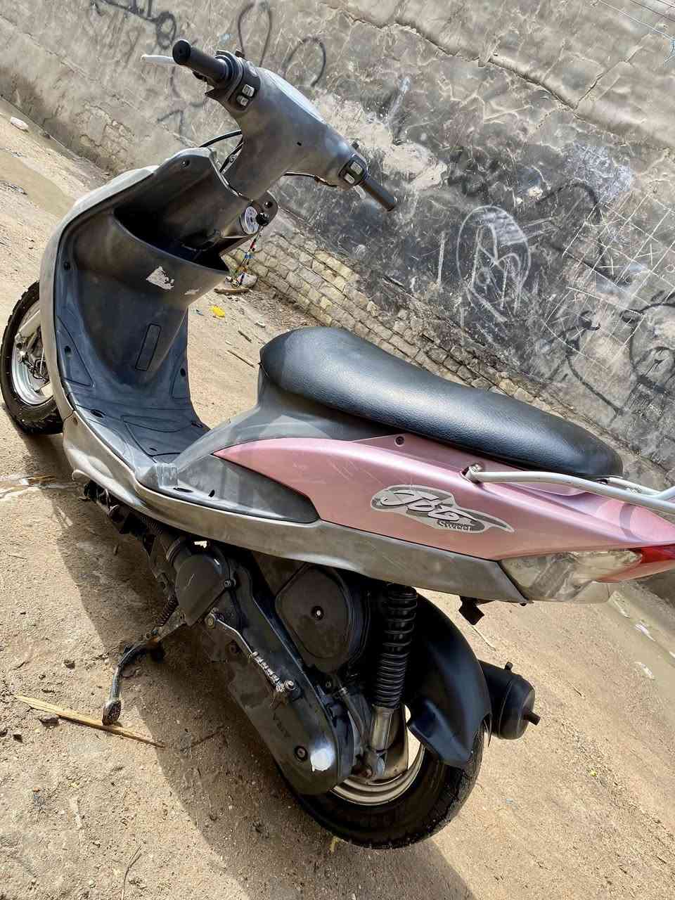 سلام عليكم شباب دراجه قجمه بلديه مامفتوحه تجي وشوف بعينك مانقصه بس لكفر لكدام مكسور المكان بصره البرضعيه وسعر 650ولمو شراي لا تعبني وهاذه رقمي ***********
