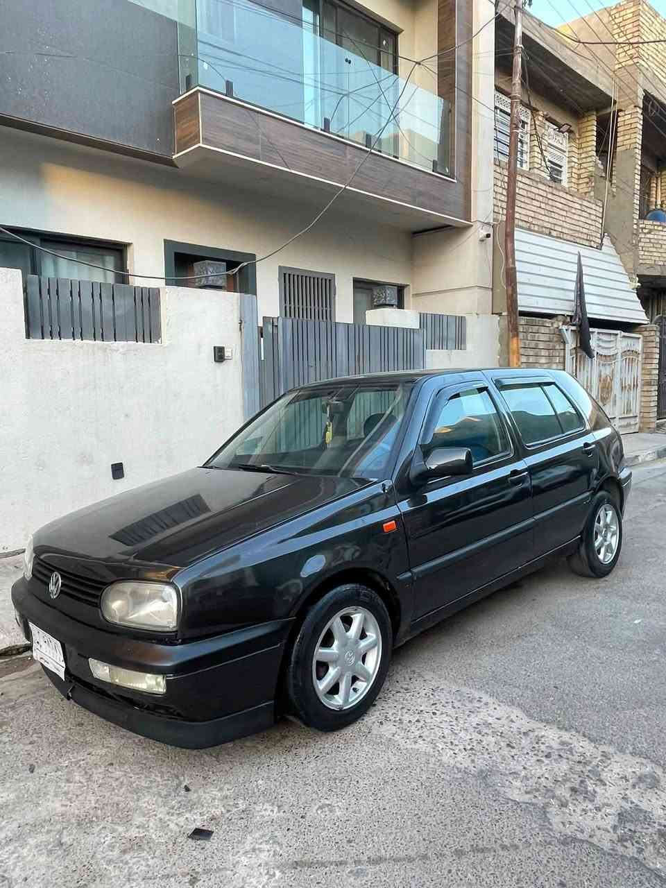 كولف mk3 مكينه١٨٠٠ اوتو مكفولات صدر نضيف رقم بغداد داخلهه نضيف بدون حادث صبغ جماليه فقط تخم تاير ويل كب سياره حلوه وجاهزه السعر44 مكان بغداد حي جهاد***********
