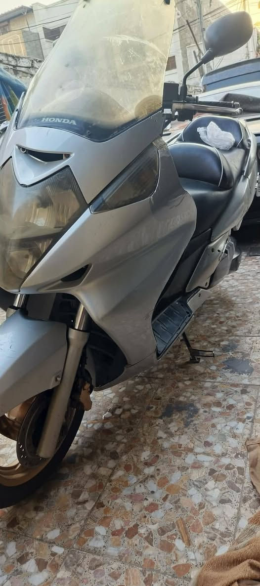 سلام عليكم سلفر ونج مكينه 600يباني مكينه مكفوله شرط نعومه فول  لا تبخير ولا صوت مكينه فول كلجات جديده تيرات جديده كهربيات كله كمله دراجه صاروخ شلعه بطناش  كفرات نضافه 70 او دبلات امامي فقط هاي نواقص  باقي فول عندك مراوس نزل سعر 1350 بيه مجال بغداد الشعب ***********

