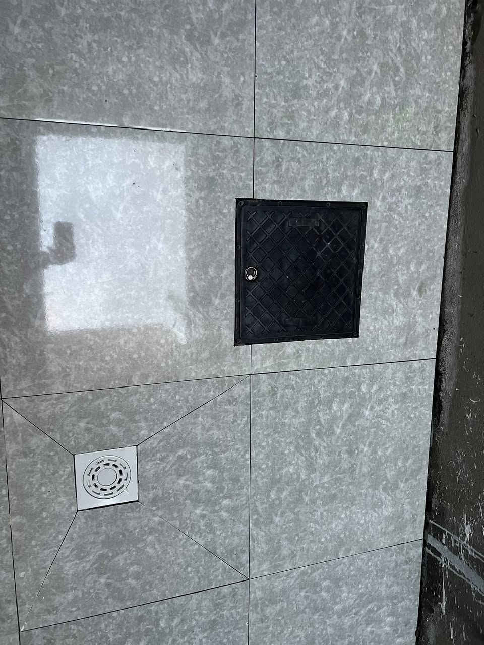 خلفه سيراميك
جداري ًوارضي 
تفليش وترميم 
وماي ومجاري 
*********** واتس
