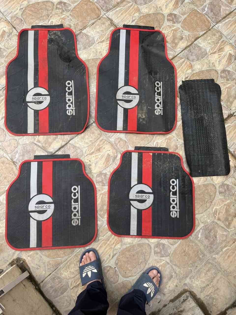 طلعت الي هاي قطعه كامله مال سياره صالون لو خاص لو اتصل ***********
