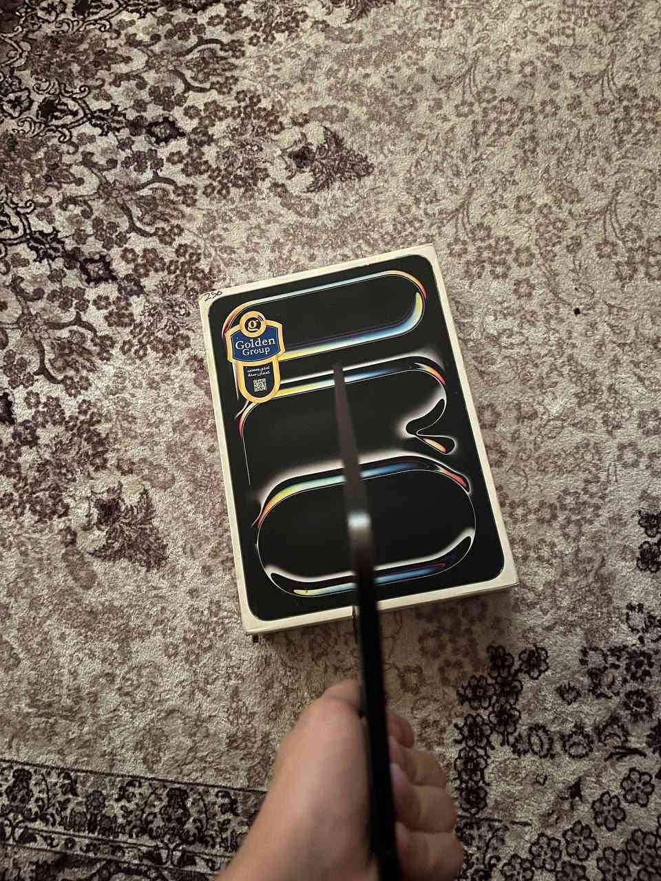 ايباد برو حجم 11 إنش معالج m4
ذاكرة 256 بطارية 84 كامل ملحقات وحافظة حماية 
السعر 980 وبي مجال عنواني بغداد حي تونس 
الرقم *********** موجود واتساب
