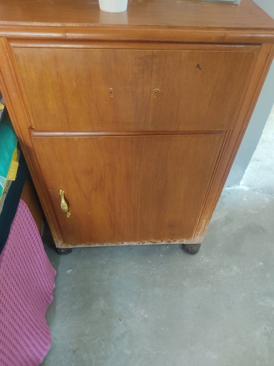 تخت للبيع سعر خاص يوجد واتساب
***********
