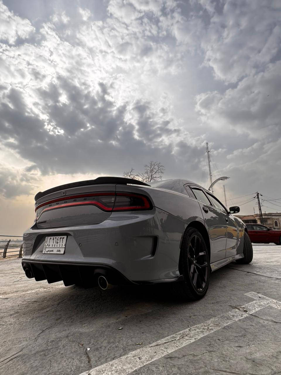 جارجر 2020 SXT سموك
سلايد فتخة فول مواصفات 6 سلندر بصمة 
 حادثه جاملغ وبنيد وبيه بالعراق شخط 
جاملغ خلفي وباب فقط صبغ بدون حادث 
سيارة جديدة ماشية 90KM  
جاهزه رقم بغداد بسمي
للاستفسار ***********
