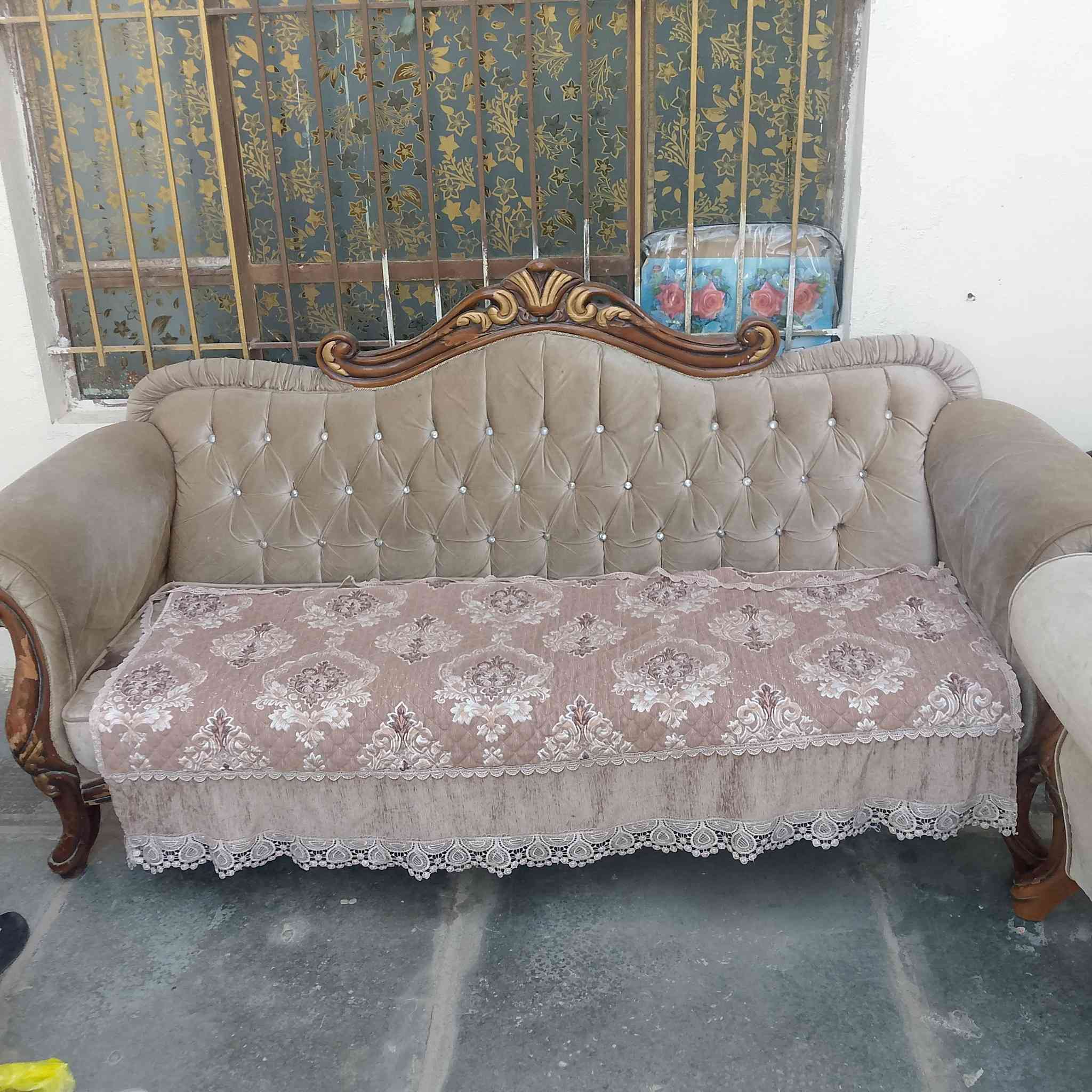 السلام عليكم من رخصه الادمن
تخم منزل للبيع  ابو التاج 2قطع كبار و4قطع  مع 5كوشات مع جراجف كامل مابي اي نقص العنوان شهداء العبيدي الثانيه للتواصل 
***********
غير متواجد عل فيس 
يوجد واتساب
