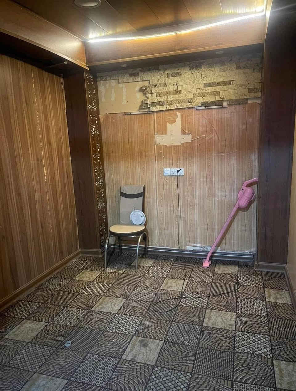 شقة  للايجار للايجار                                                                                                                                                   في لاعظمية    طلاب عمال موضفين                                                                  بيهة نص فرش طابق اول            الشارع العام قرب باحة ابن فرهود.  او الجامعة العراقية والاسلامية 2 نوم وصالة  للستفسار ***********
