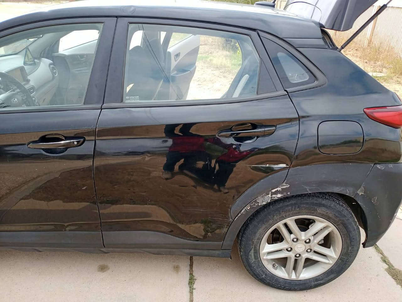 السلام عليكم
للبيع او مراوس هونداي كونا 2020 محرك 2000 سيارة جاهزة رقم بغداد ما بيهة نقص رادارات تحديد مسار تبريد تدفئة كلة جاهز حادث صندوك خلفي باقي مكفول واضح بالصور 
سعر 120 مجال قليل 
***********
