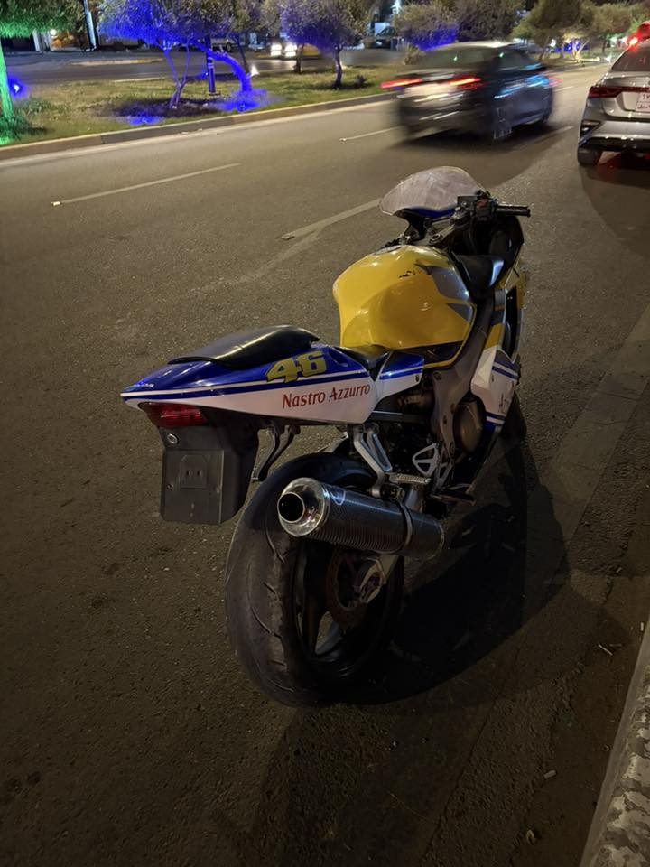 افوراي F4i للبيع
موديل 2006 مكينة وكير كفالة بيها ملاحظات بسيطة بالكفرات 
سعر 25 وبيهة مجال
مكاني البنوك 
***********
