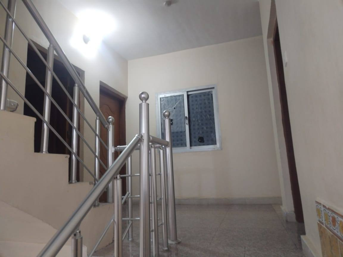 ✨🫧دار 150م طابقين 4غرف بالزهراء🫧✨

✨🫧 رقم الاعلان ((74)) 🫧✨

▫️المنطقة : ((الزهراء))

🫧نوع العقار : ((دارسكن))

▫️المساحة : ((150م))

🫧الوجه : ((7.25م))

▫️النزال : ((20م))

🫧عرض الشارع : ((10م))

▫️سنة  البناء : ((2013))

🫧 عدد الطوابق : ((طابقين))

🫧تفاصيل البناء:: 
الطابق الاول  يتكون من: استقبال وهول ومطبخ وغرف نوم عدد (1) وصحيات
الطابق الثاني يتكون من:: غرف نوم عدد(3) وصحيات 

▫️أقرب نقطة :((نصب المعلم))
 
✨و لمزيد من التفاصيل يرجى التعليق (((ب تم)))

✨او زياره مقرنا الكائن في الخاجية شارع 40 مجاور الابتسامة الذهبية

 او الاتصال على الرقم 
***********
