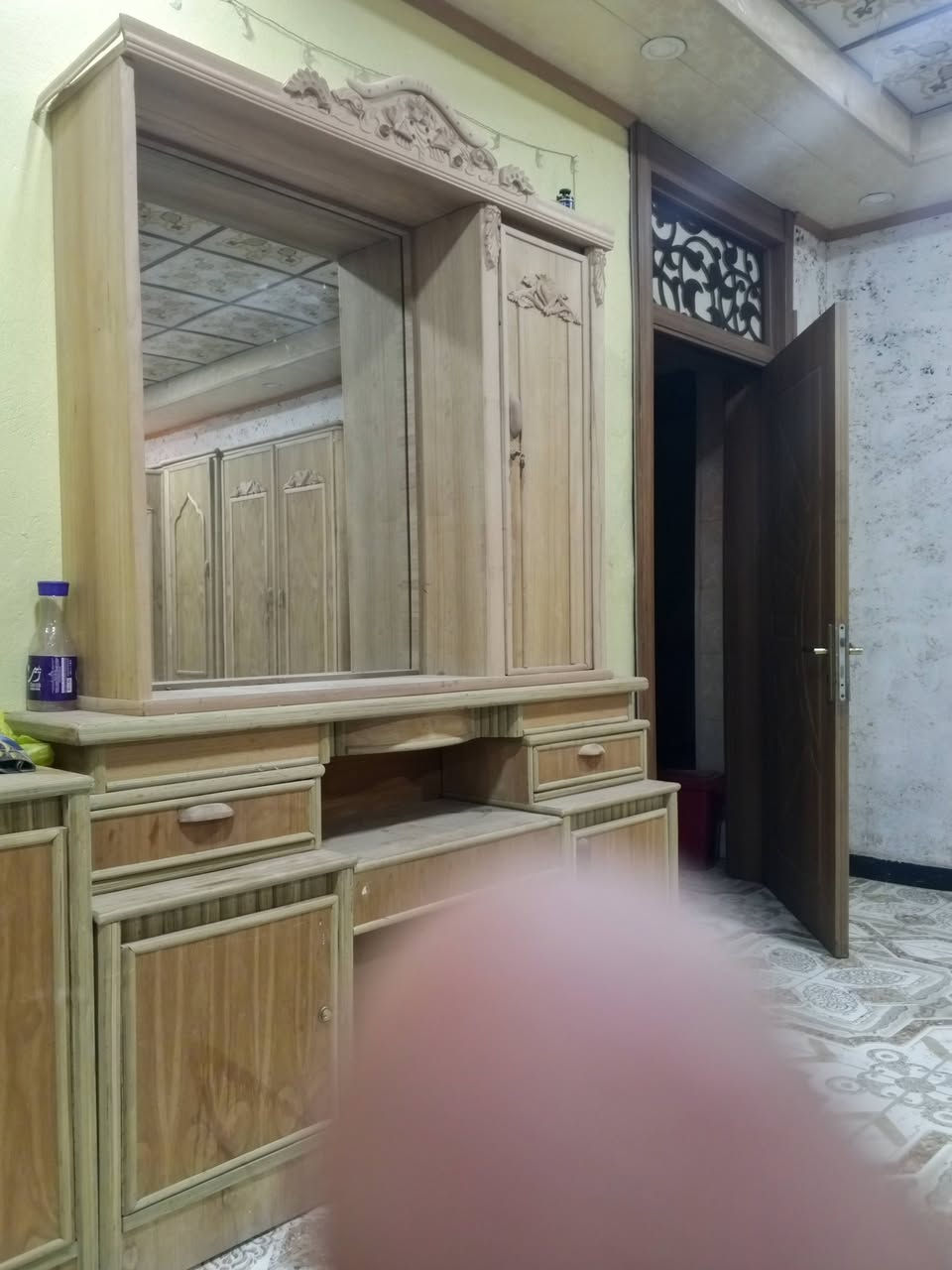 السلام عليكم للبيع مكاني بابل السعر ب 800 وبيها مجال قليل من قطع 8 يريد يجي خاص او رقم تلفوني *********** الغرفه نجاره ماء مصبوغه يعني ناخذه يصبغه اني جيت اصبغه بيضه بس شويه صارت عندي مشكله
