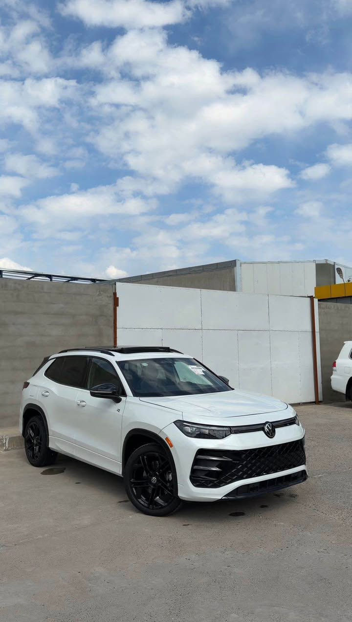 2025 VOLKSWAGEN TIGUAN
مواسەفات : se r line black
سیارە تاکە لە جوانی
٢٠٠٠ مایل رۆیشتوە
بێ بۆیاغە 
*********** أربيل, العراق
