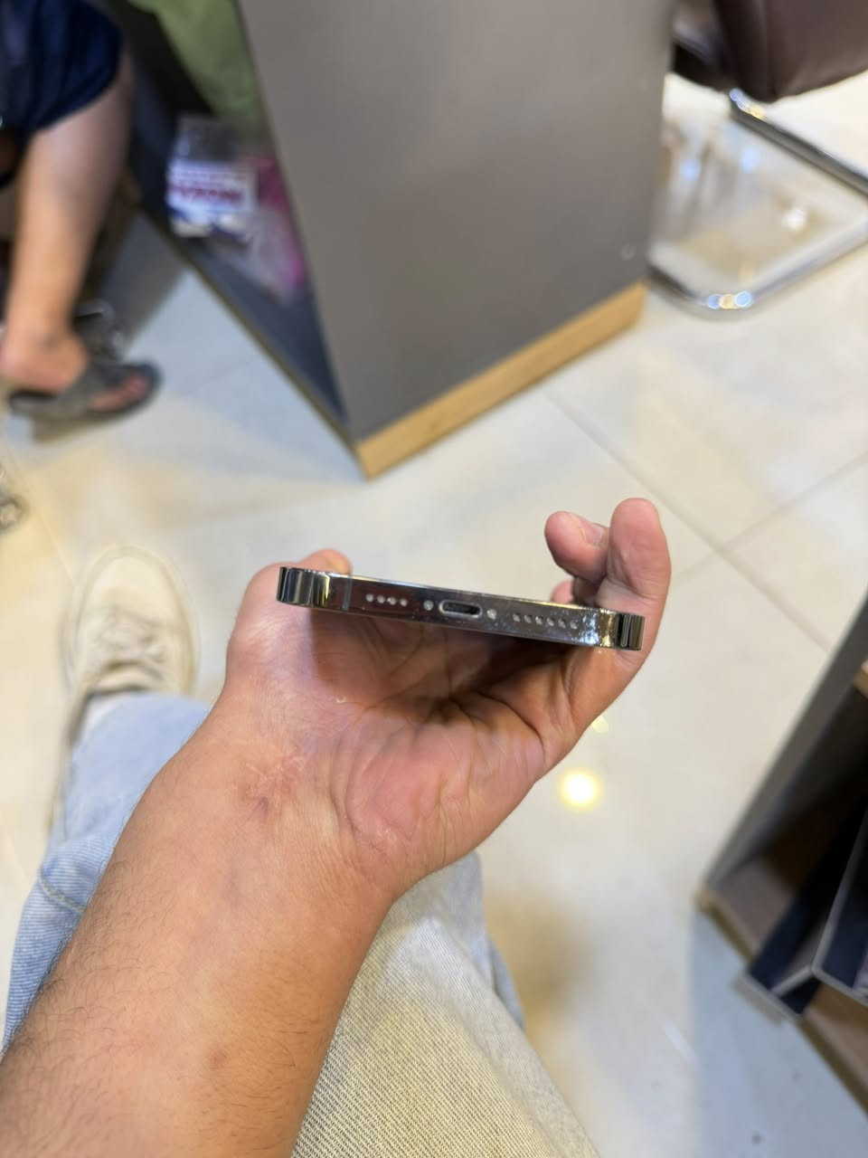 ايفون 13 برو ماكس 
للبيع الجهاز نضيف بس الضهر مكسور بدون تأثير
ب600 وبيه مجال
***********
مكاني الاسكان الصناعي
