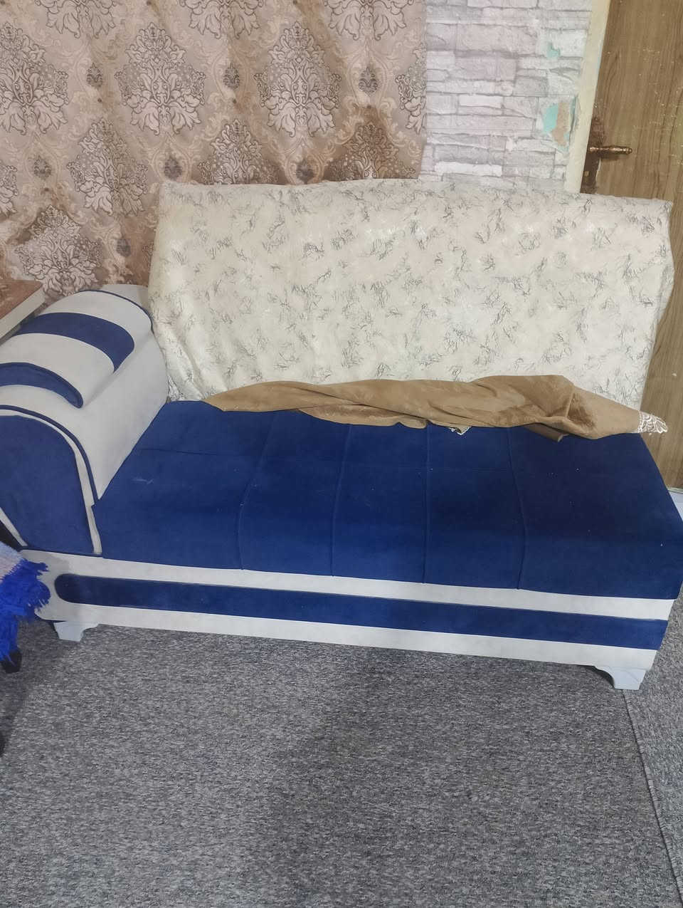 اغراض للبيع
قنفات عدد 2 السعر 75 وبيها مجال 
سرير حديد ابو النفر السعر 60 وبي مجال 
سنك السعر 30 وبي مجال 
معرض حديد السعر 100 وبي مجال 
براد ماء شغال السعر 60 وبي مجال 
رقمي ***********
