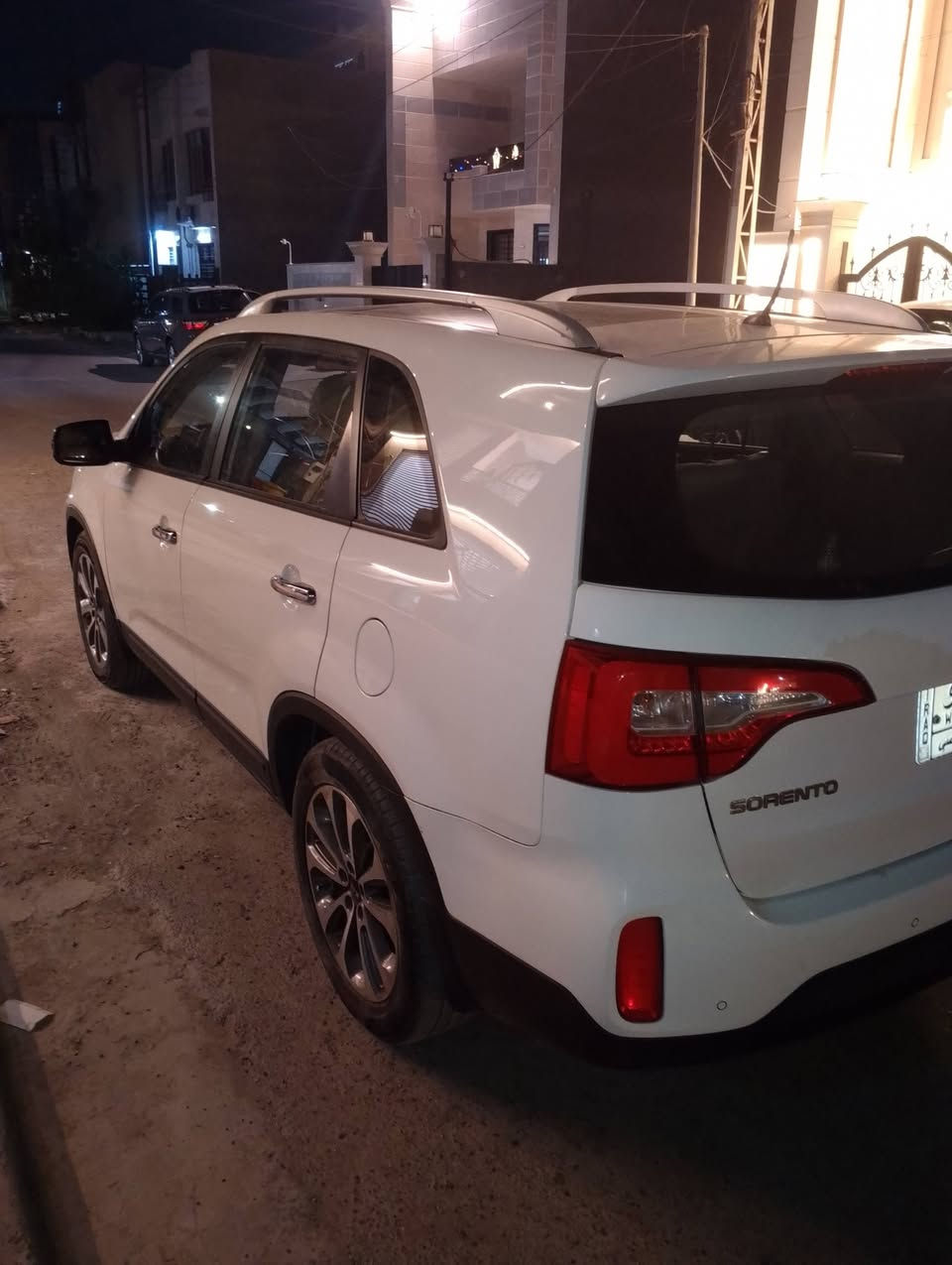 السلام عليكم موديل 2014 سياره سورنتو خليجيه رقم بغداد محرك 6 سلندر  رقم بغداد مكان  السياره البياع السعر 185رقم***********
