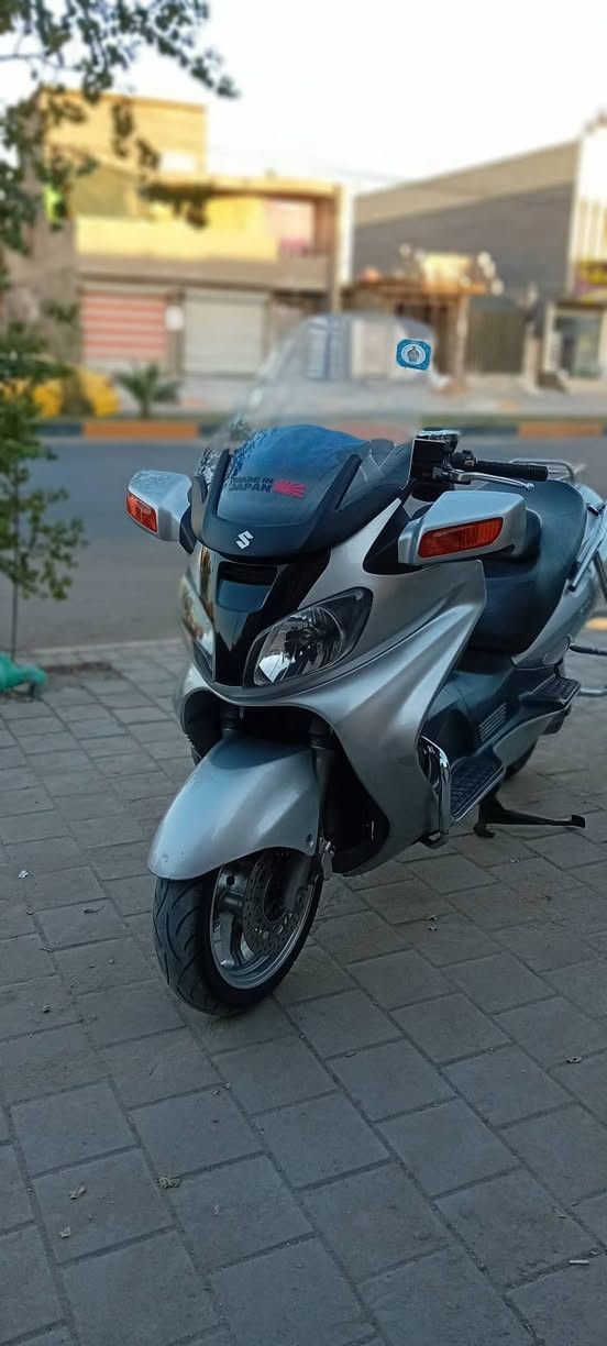 سلام عليكم دراجه سكاي ويف مكينه 650 دراجه كفاله عامه ممشاه مبين بل تصوير بوليس عميه وبيه دروعه وجنطه مالته موجؤده تايرات دلوب جديد دراجه وكاله سعر 22وبيه مجال بكان بغداد حي اور رقم ***********
