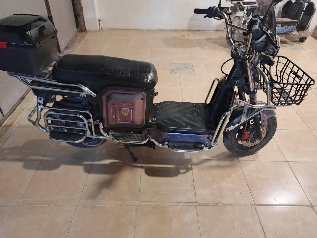 سلام عليكم دراجه شحن للبيع
بطاريات قبل شهرين بدلتهن 
للستفسار ***********
