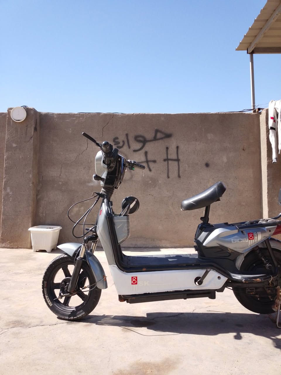 السلام عليكم بايسكل للبيع شحن حق الرياضي سعر 450 شغال كل شي ما ابي اي نقوص عقل رياضي مكاني محاويل شارع ابو الطياره في البالون ***********
