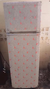 ثلاجه نضيفه شغاله على فحص تبريد حجم 10قدم السعر 60الف)) 07746958384 رق...