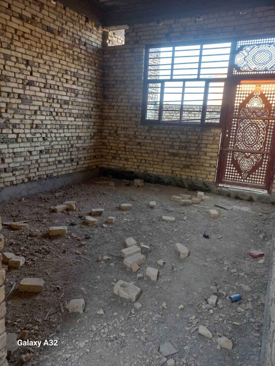 السلام عليكم 
بيت طابو صرف للبيع
حي اور الاولى قرب الجسر الاخضر
المساحه ٢٥٠
هيكل كامل كونكرت مسلح اساس وسقف
بيع او مراوس بقطعه حسب الاتفاق
للاستفسار الاتصال

***********
