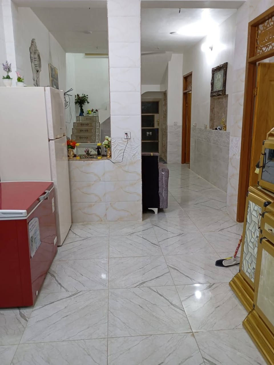 السلام عليكم..بيت زراعي سند ٢٥
مساحه 500 متر بصف بيت كاع 300متر حديقه البيت بناء جديد200متر واجهة 10نزال 20

 يتكون من 2 غرف ومناور2 حمام داخلي صالة ومطبخ واستقبال وكراج سيارة. وكاع للحديقه.مساحه 300متر بصف بيت .السعر 135 بي مجال قليل 

المكان المحموديه بيت شنيتر  مجمع القادسية خلف محطة الغاز.  بيت شنيتر.

وللأستفسار اكثر عل خاص ارفعو منشور


**إذا كنت صاحب هذا الإعلان وتريد حذفه لأي سبب، رجاءا أرسل رسالة إلى الدعم الفني**