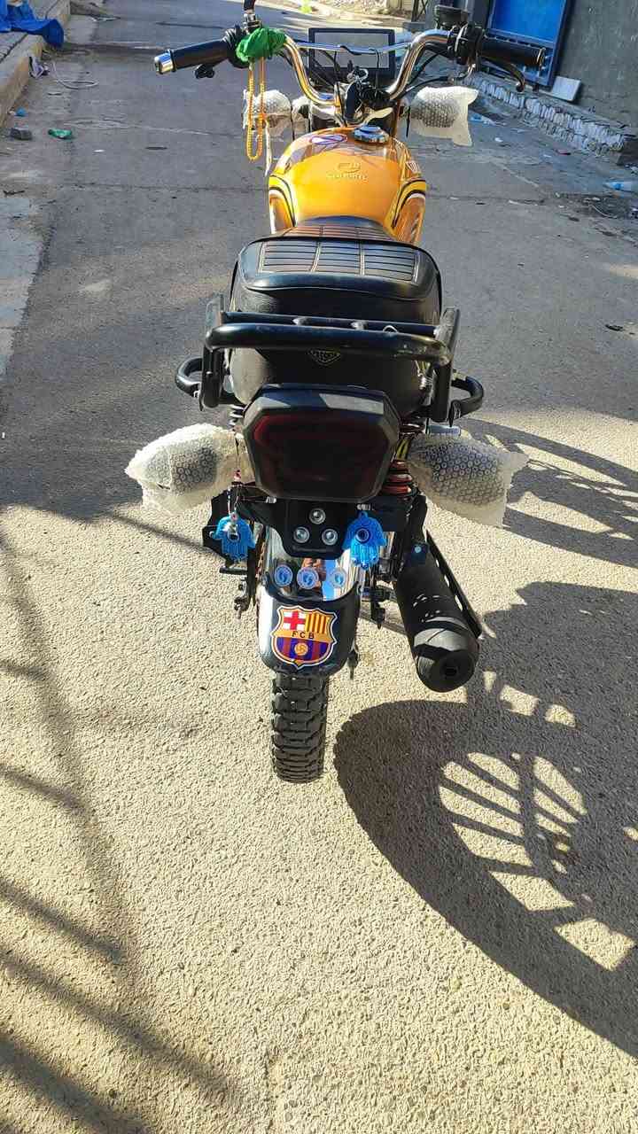 سلام عليكم دراجه سونك محرك 200 موديل 25 
دراجه نضيفه ممفتوحه بصمه عن بعد نكره سلف 
عوزه بس صينيه وتأير المامي مبدل فقط 
سعر 750 بيه مجال لشراي 
مكاني بغداد الحسينيه مال راشديه خاص موجود 
***********
