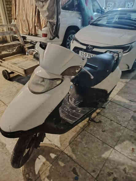 طافيه ملفها عاطل
كوم حديد ٢٠٠قفل
بغداد.. الحبيبيه
***********
