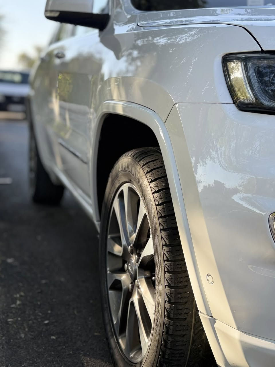 السلام عليكم جيب خليجي للبيع موديل 18  فول مواصفات لمتد بلاس سيارة بسمي  ماشية 118 سيارة بيهة قطعة وحدة تبديل بلادي السيارة كلش نظيفة وجاهزة السعر 23  بيها مجال   الاستفسار على هاذا الرقم  فقط ***********
