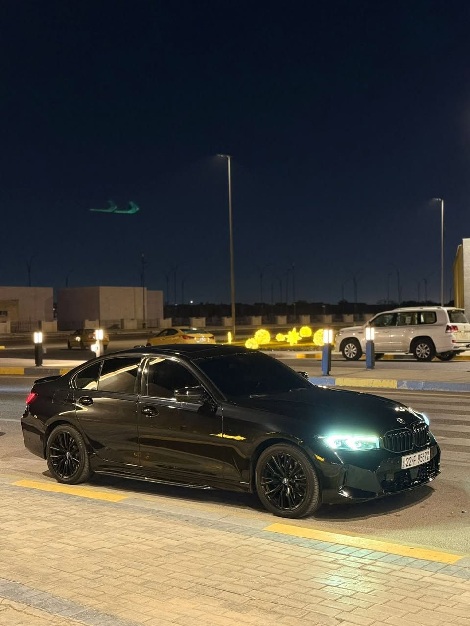 330e
2023 
مواصفات فوول للعين 
شاشة الجبيره 
ماشيه 40 الف 
الحادث قطعه وحده فقط 
ومبدله نفس اللون 
السيارة كت m اصلي لون مو صبغ 
وستيرن m اصلي 
السعر 285 وبيهه مجال 
مكانه بغداد نفق الشرطه 
للاستفسار ***********
